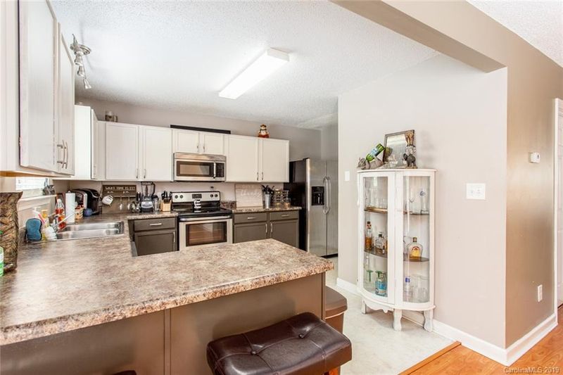 605 Overlook Rd, Lowell, NC 28098