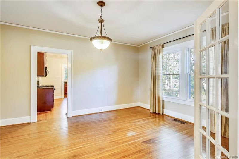 509 N Oakland St, Dallas, NC 28034