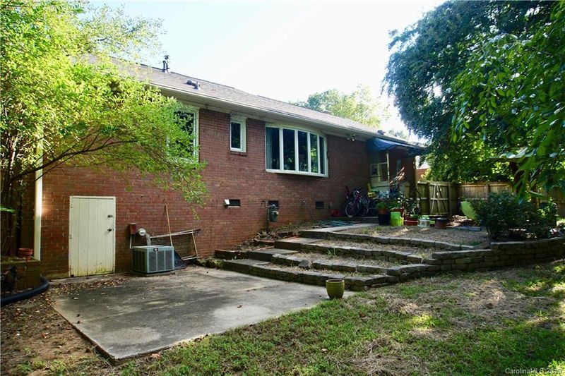 7108 Rockledge Dr, Charlotte, NC 28210
