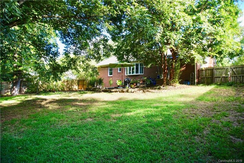 7108 Rockledge Dr, Charlotte, NC 28210