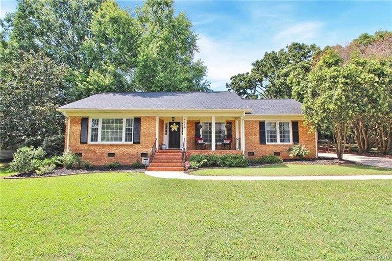 6146 Sharon Acres Rd, Charlotte, NC 28210