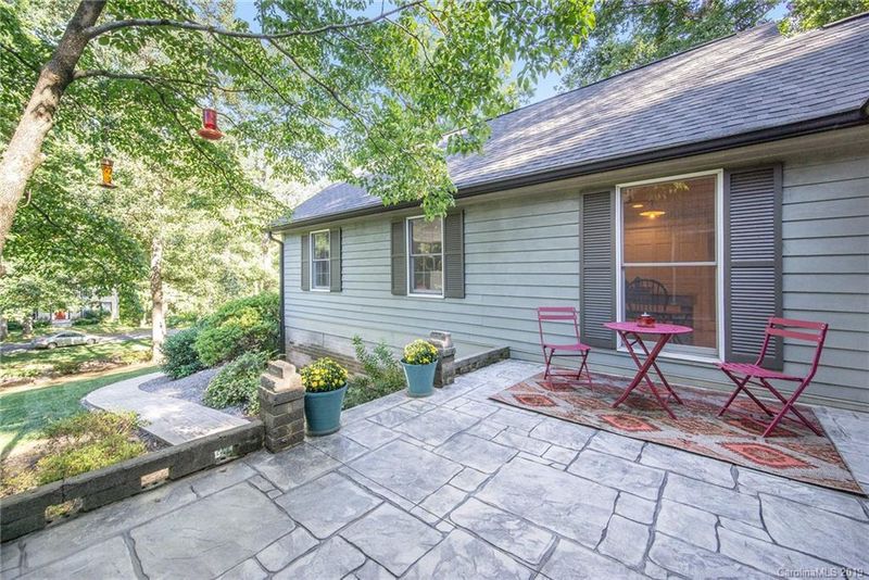 306 Brookmeade Dr, Statesville, NC 28625
