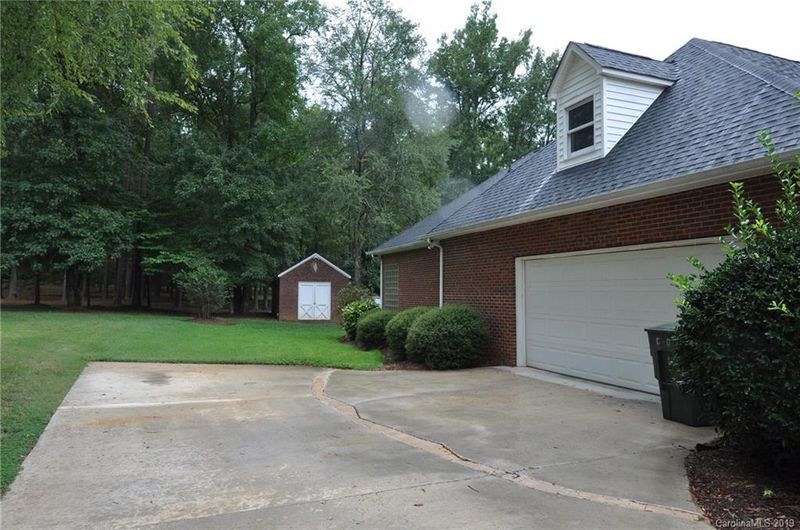 2925 Lakeshore Dr, Chester, SC 29706