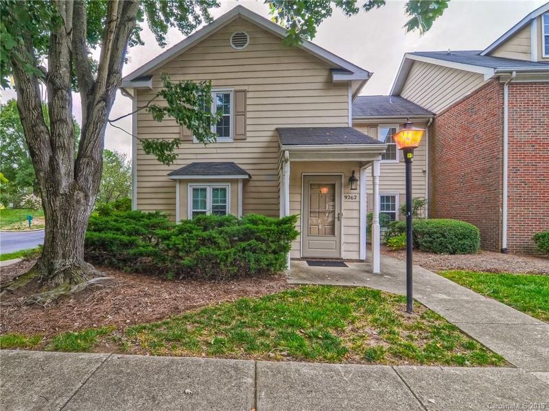 9262 Kings Canyon Dr, Charlotte, NC 28210