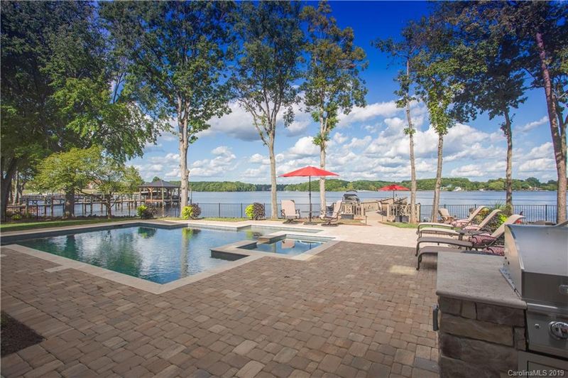 18410 Balmore Pines Ln, Cornelius, NC 28031