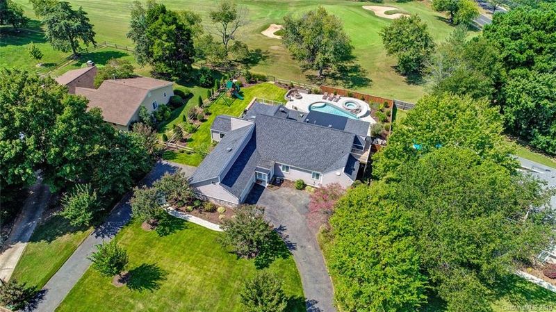 8016 Rising Meadow Rd, Charlotte, NC 28277