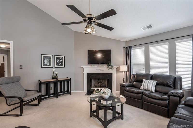 3724 Trappers Run Dr, Matthews, NC 28105