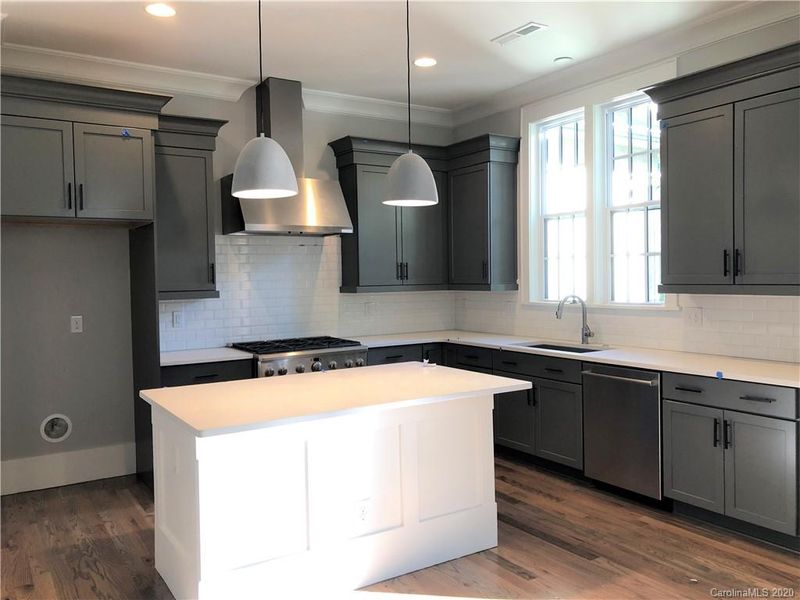 2926 Hillside Springs Dr, Charlotte, NC 28209