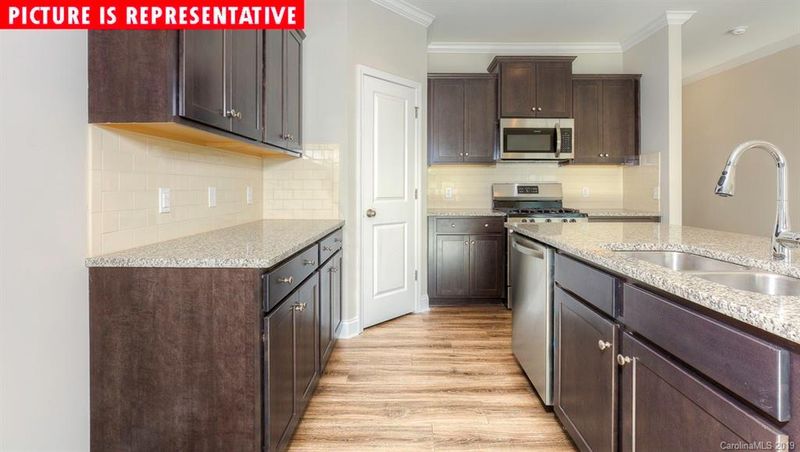 5040 Harris Woods Blvd, Charlotte, NC 28269