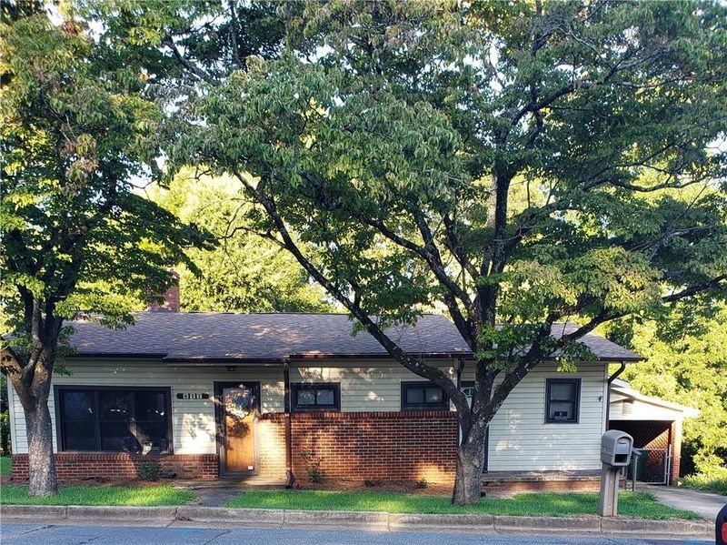 627 N Davis Ave, Newton, NC 28658