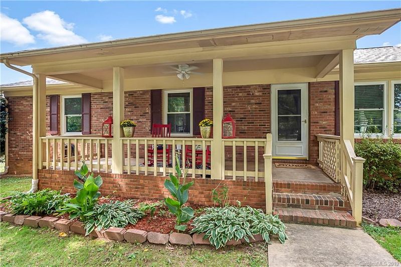 212 Moorefield Dr, Matthews, NC 28104