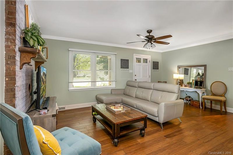212 Moorefield Dr, Matthews, NC 28104