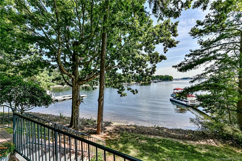1236 Eaglecrest Dr, Stanley, NC 28164