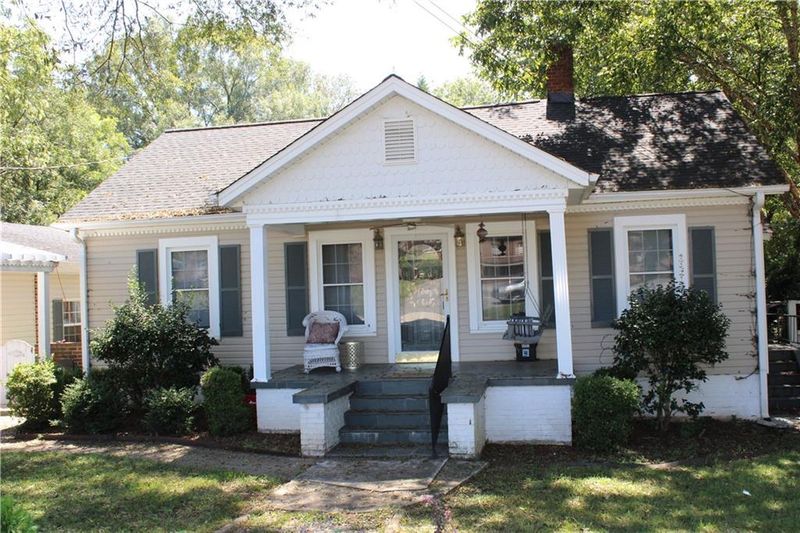 113 E K St, Newton, NC 28658