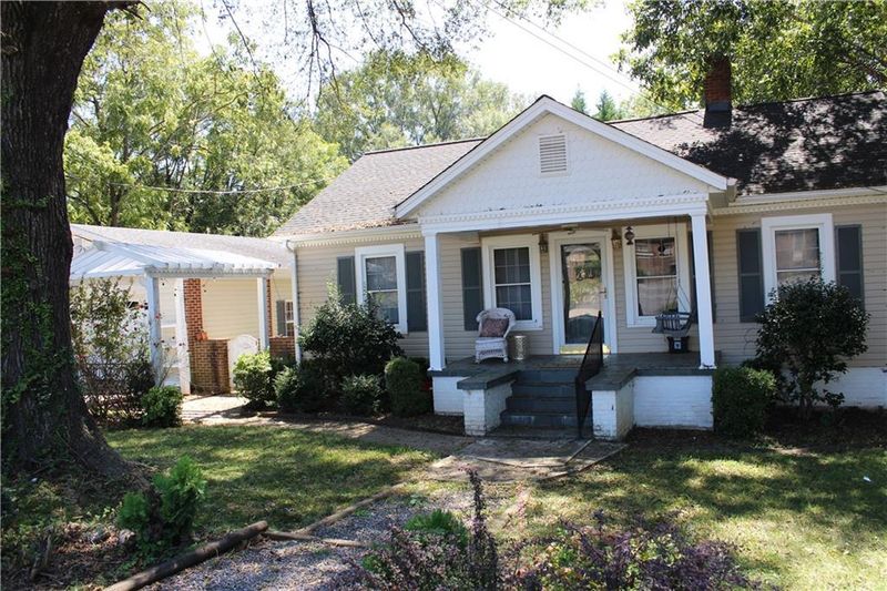 113 E K St, Newton, NC 28658