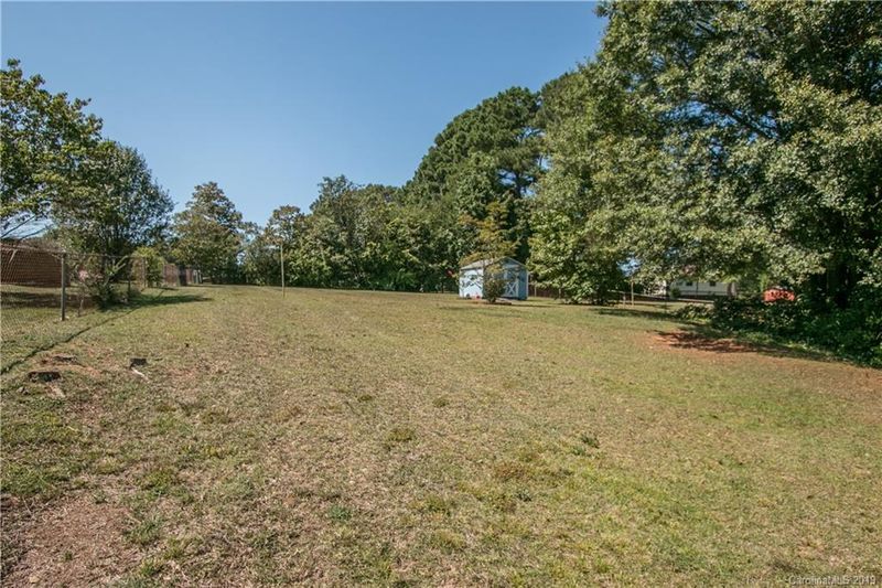 207 Park Rd, Mount Holly, NC 28120