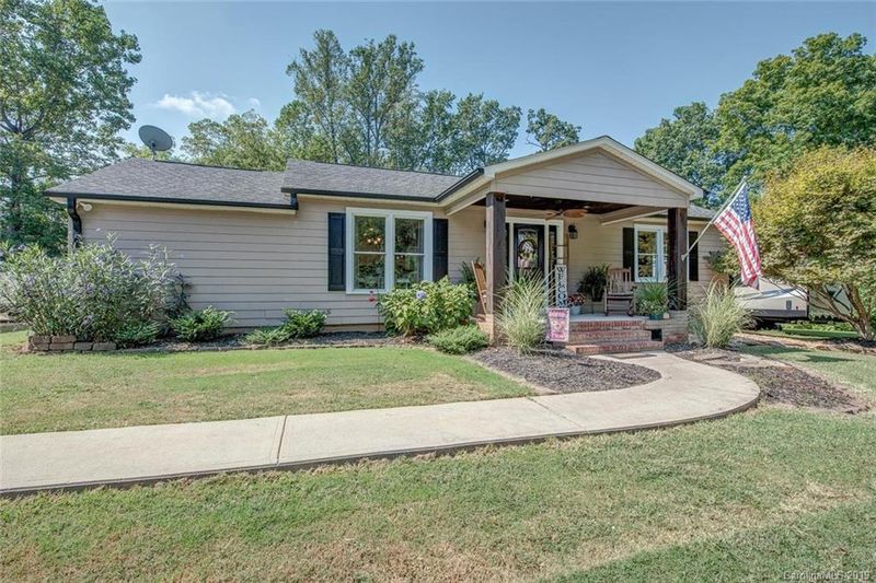 115 Crestview Dr, Belmont, NC 28012