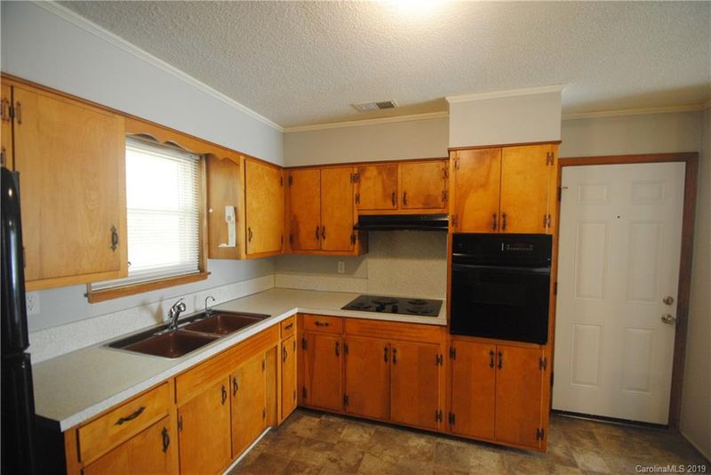 2829 Crest Dr, Iron Station, NC 28080
