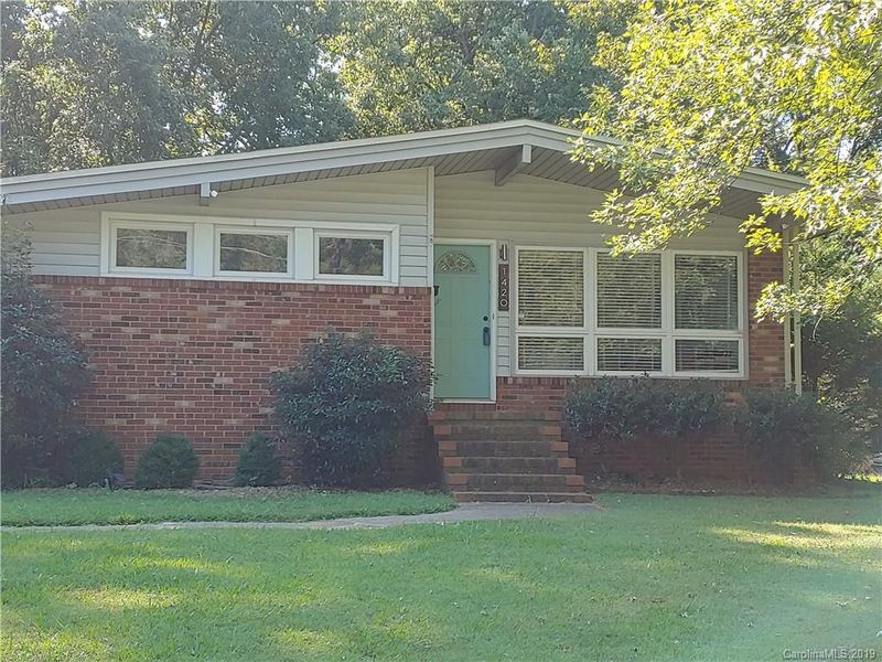 1420 Briarfield Dr, Charlotte, NC 28205