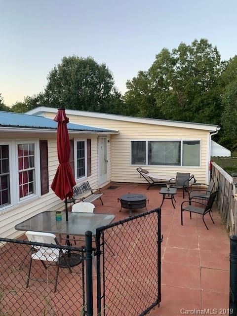 2416 Creekside Dr, Sharon, SC 29742
