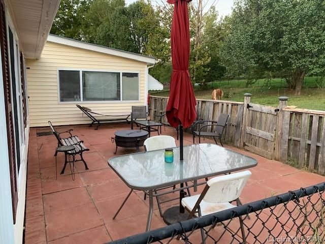 2416 Creekside Dr, Sharon, SC 29742