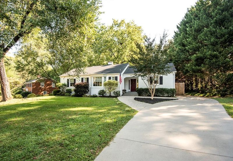 503 4th St NE, Hickory, NC 28601