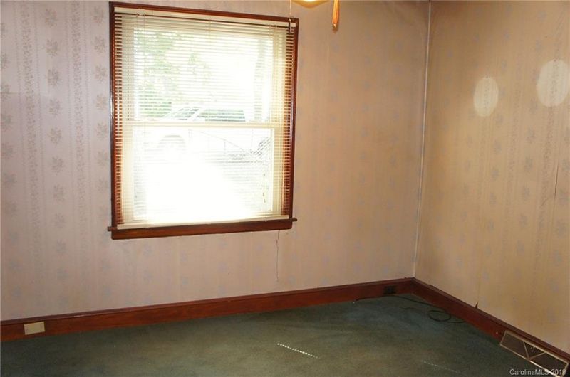 1312 N Main St, Lowell, NC 28098