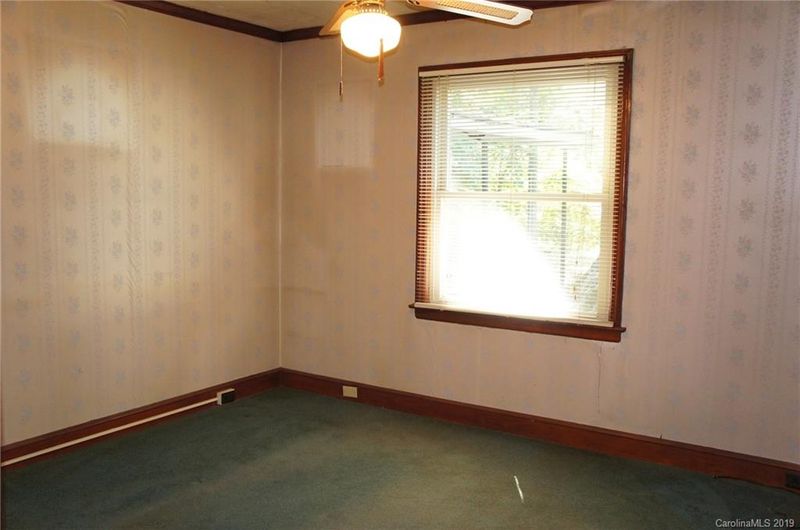 1312 N Main St, Lowell, NC 28098