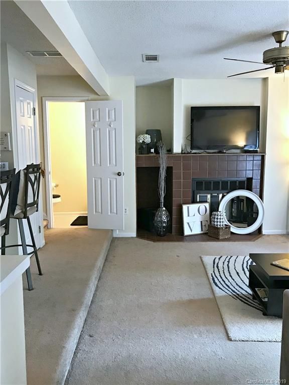 425 8th St #94, Charlotte, NC 28202