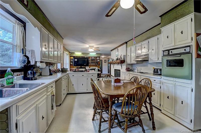 619 Tot Dellinger Rd, Cherryville, NC 28021