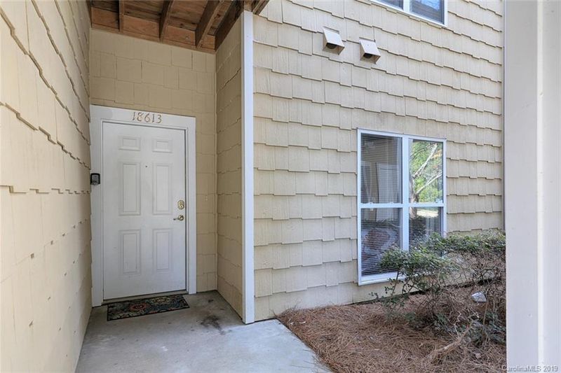 18613 Harborside Dr, Cornelius, NC 28031