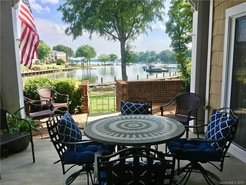 18613 Harborside Dr, Cornelius, NC 28031