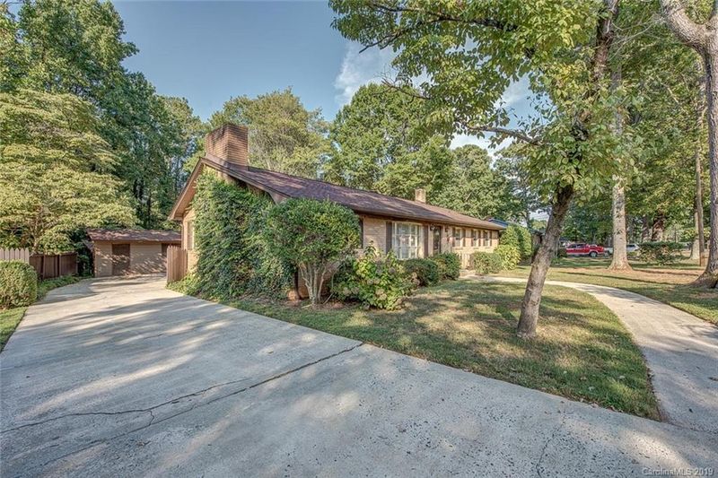 701 Mcadenville Ave, Lowell, NC 28098