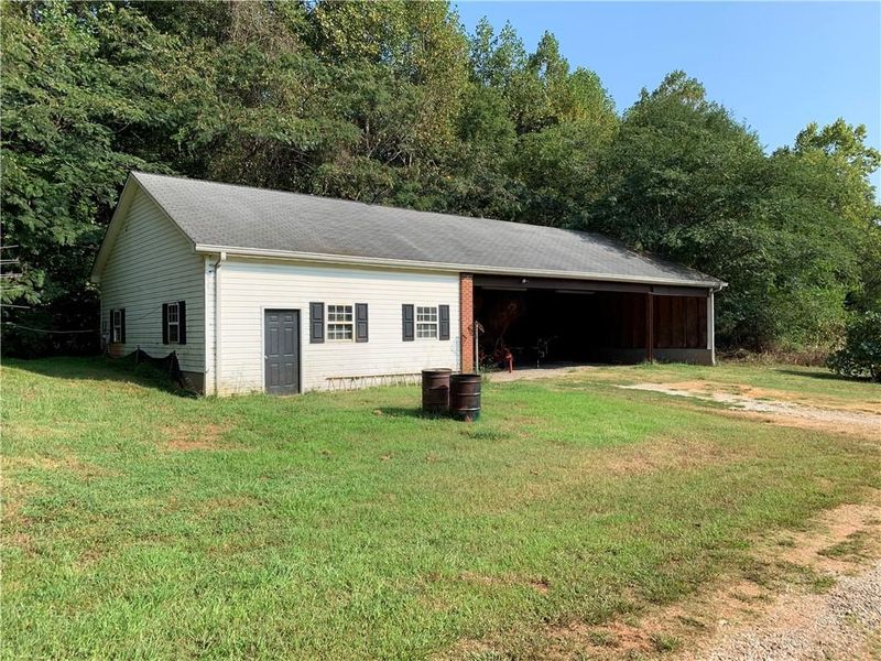 3810 Serenity Dr, Hickory, NC 28602
