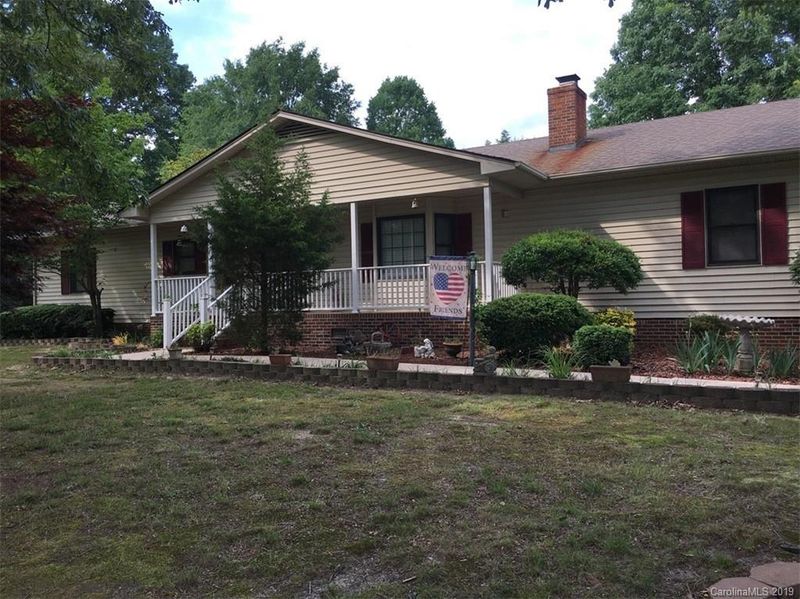 2037 Wt Carpenter Dr, Lincolnton, NC 28092