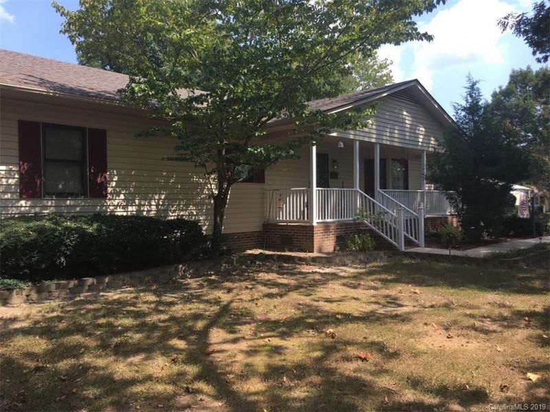 2037 Wt Carpenter Dr, Lincolnton, NC 28092