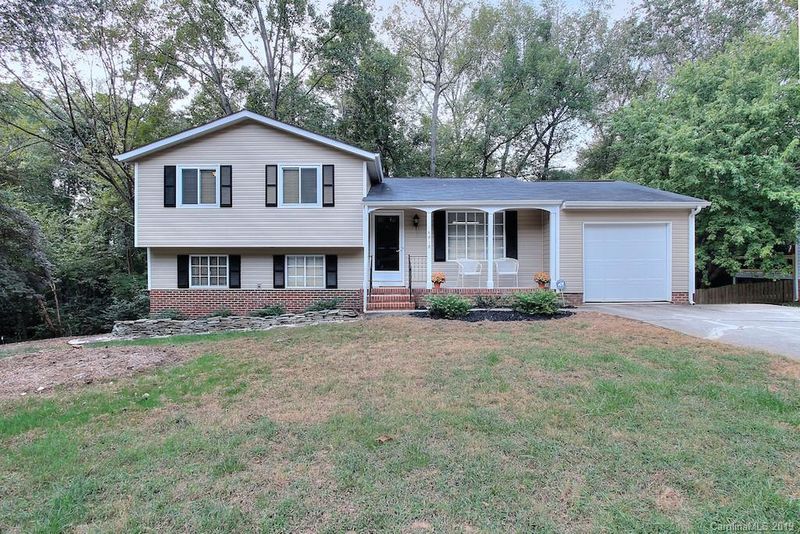 6818 Rollingridge Dr, Charlotte, NC 28211