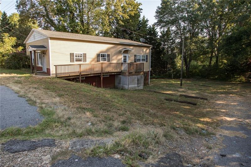 2401 Section House Rd NE, Hickory, NC 28601
