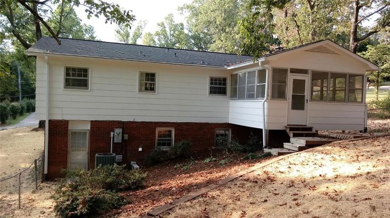 3830 Idlewood Rd, Hickory, NC 28601