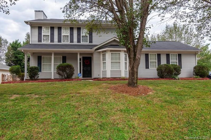 8932 Steelechase Dr, Charlotte, NC 28273