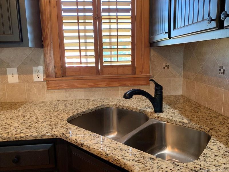 104 Carr Rd, Dallas, NC 28034