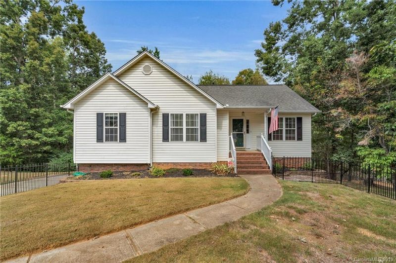 935 Manor Dr, Kings Mountain, NC 28086