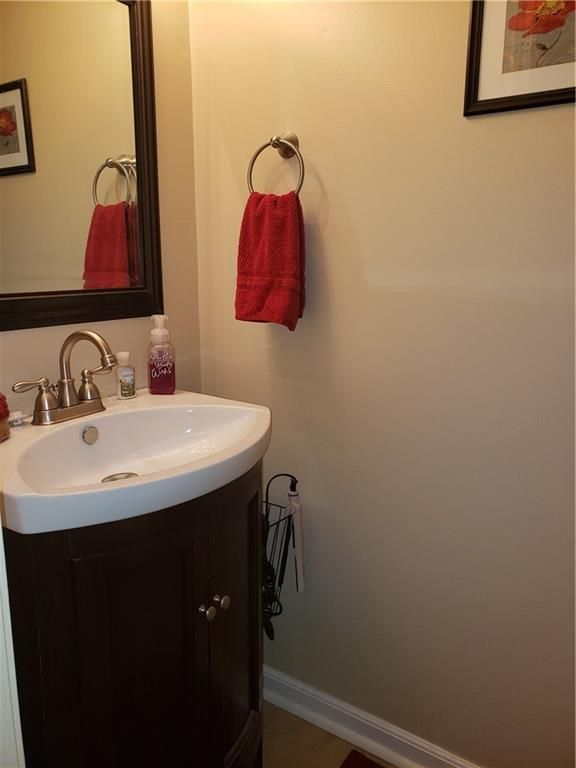 881 21st Ave #881, Hickory, NC 28601