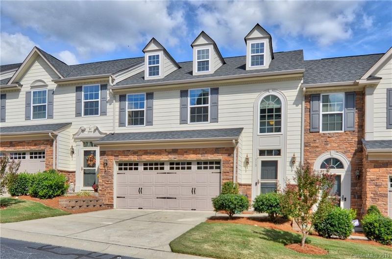 113 Inlet Point Dr, Tega Cay, SC 29708