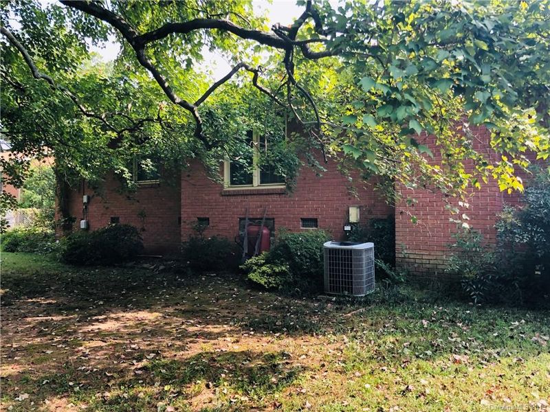 1128 Bevis Dr, Charlotte, NC 28209