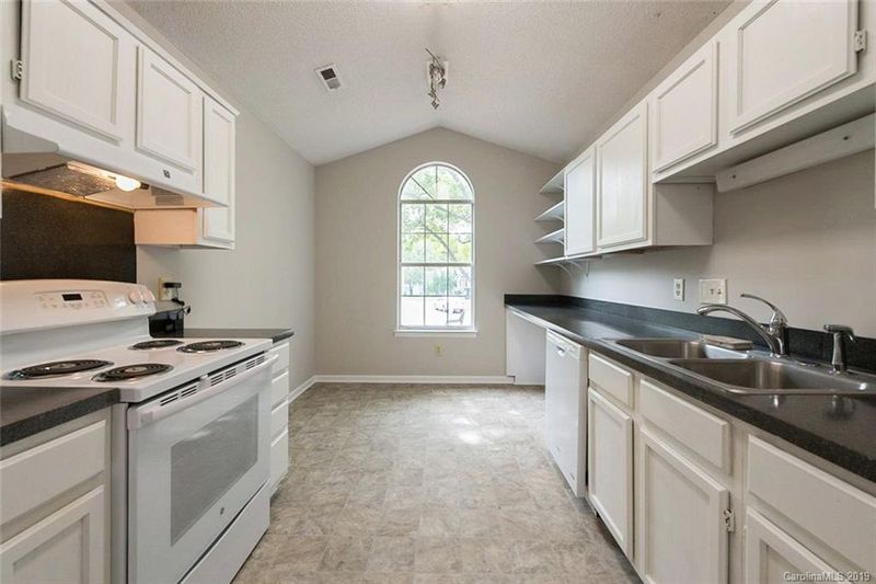 1589 Forest Glen Dr, Rock Hill, SC 29732