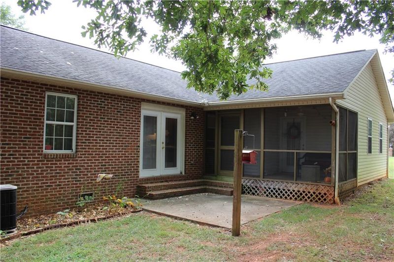 1999 Summerfield Cir, Conover, NC 28613