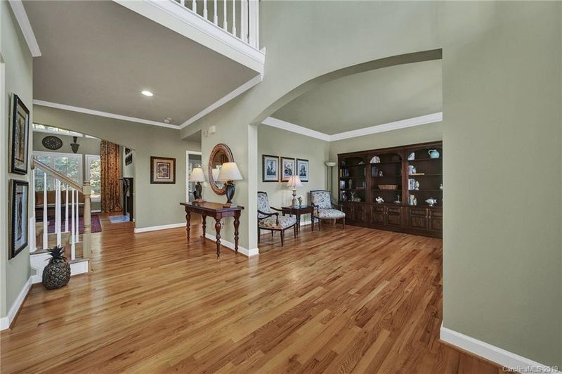 2419 Thomashire Ct, Charlotte, NC 28262