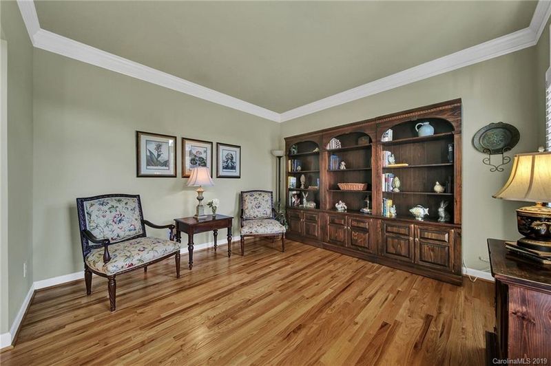 2419 Thomashire Ct, Charlotte, NC 28262