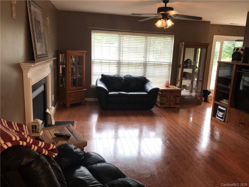 187 Brook Glen Dr, Mooresville, NC 28115